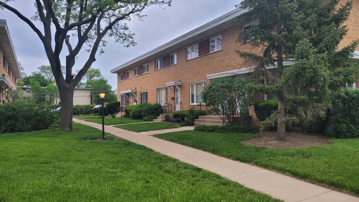 Foto principal - 445 E Lincoln St