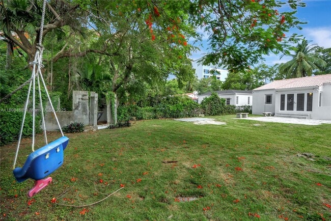 Building Photo - 347 SW 31st Rd