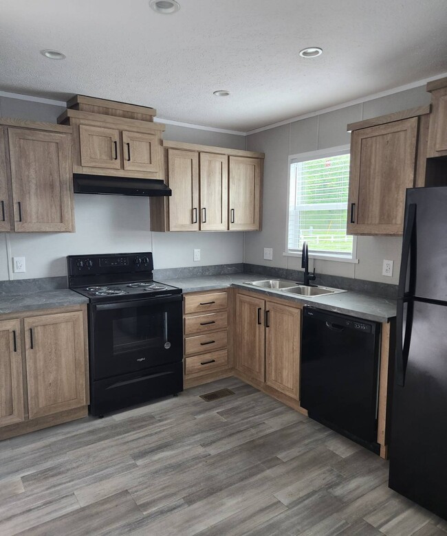 Building Photo - 35 Parkview Dr