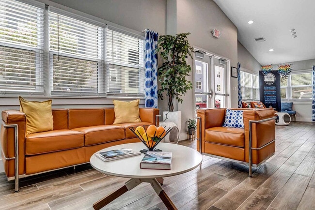 Interior Photo - Citrus Run