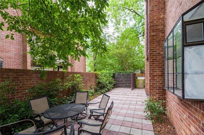 Foto del edificio - 650 Cleburne Terrace NE