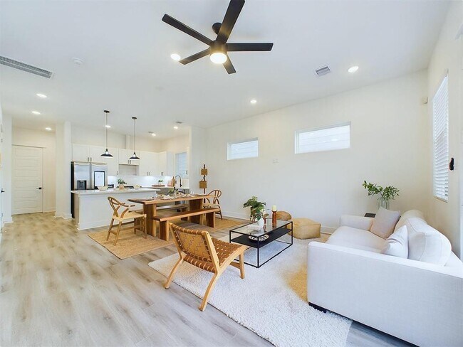 Foto del edificio - 5910 Eastwood St