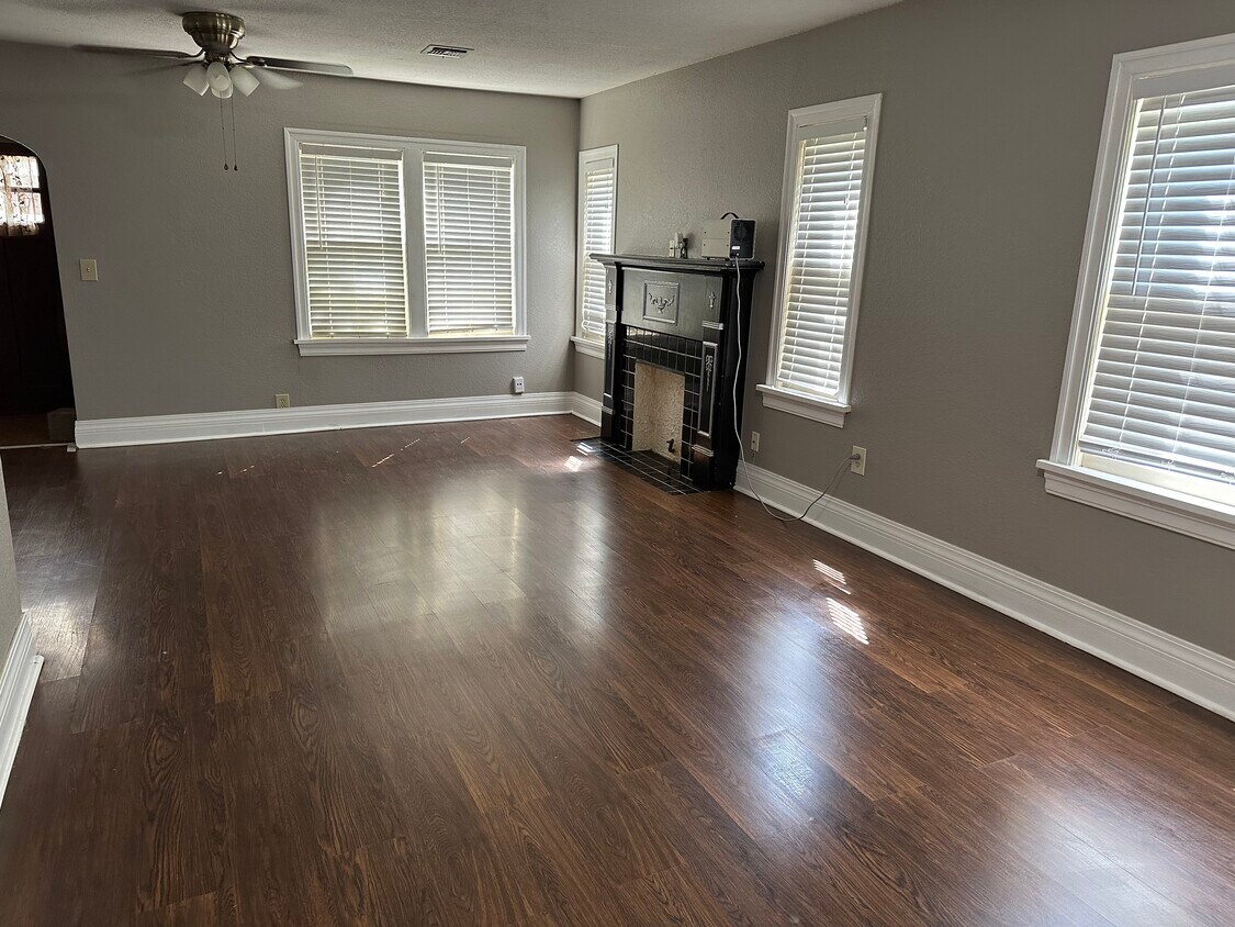 living - 6809 NW 44th St