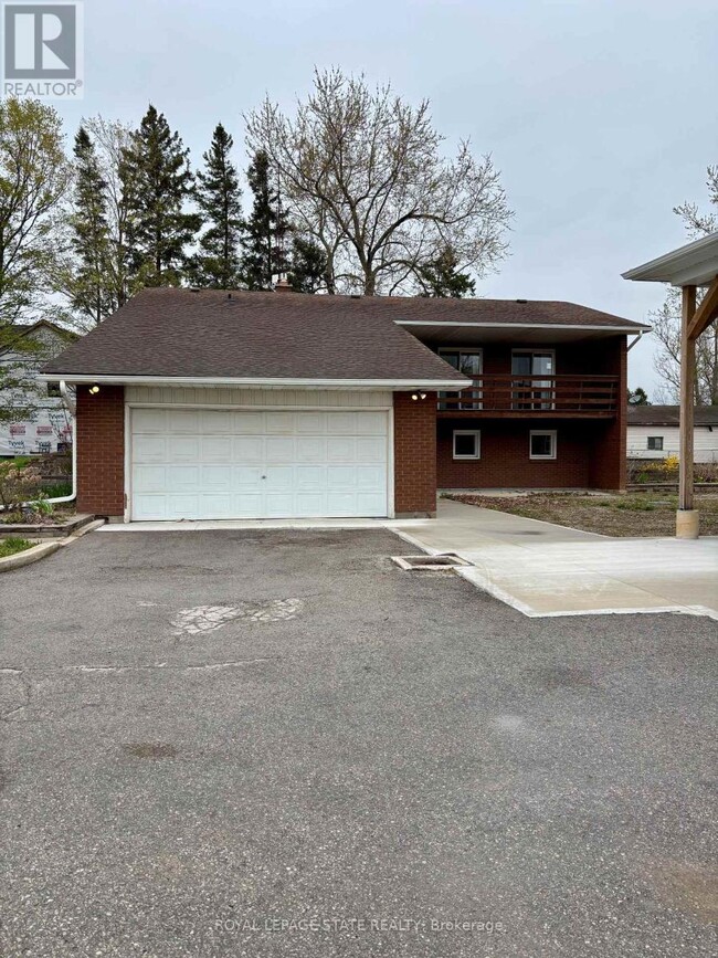 Photo du bâtiment - 1311 Fiddlers Green Rd