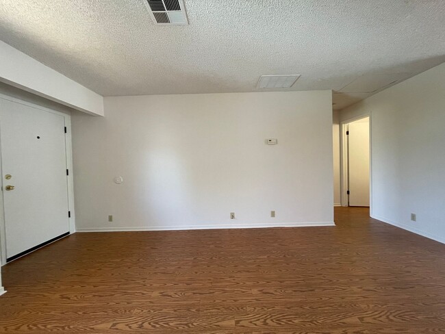 Building Photo - Upstairs 2 Bedroom 1 Bath Apartment in Ata...