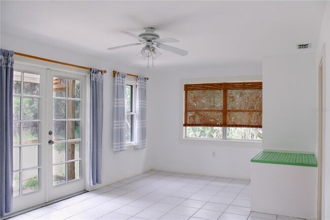 Building Photo - 4225 Bradenton Rd
