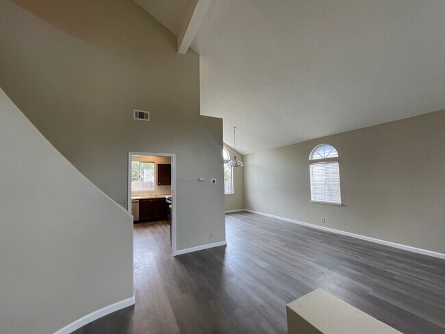 Foto del edificio - 1288 Mayfield Cir