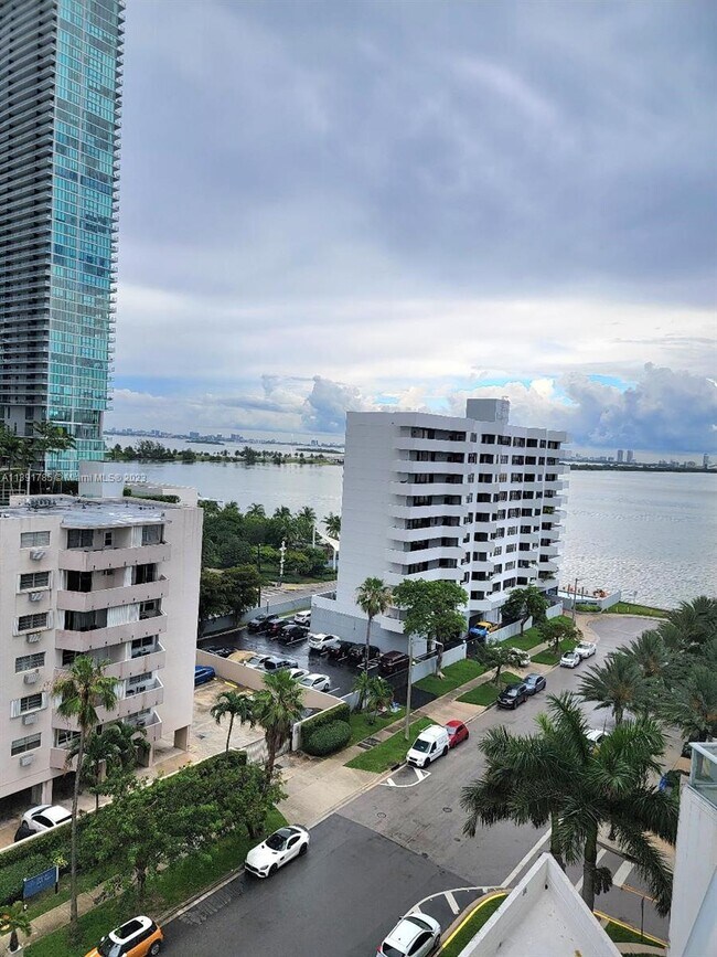 Foto del edificio - 480 NE 30th St