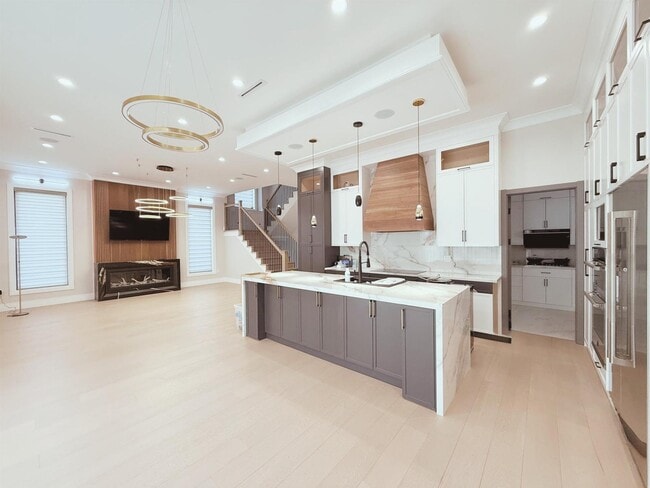 Building Photo - 1745-1167 167 St