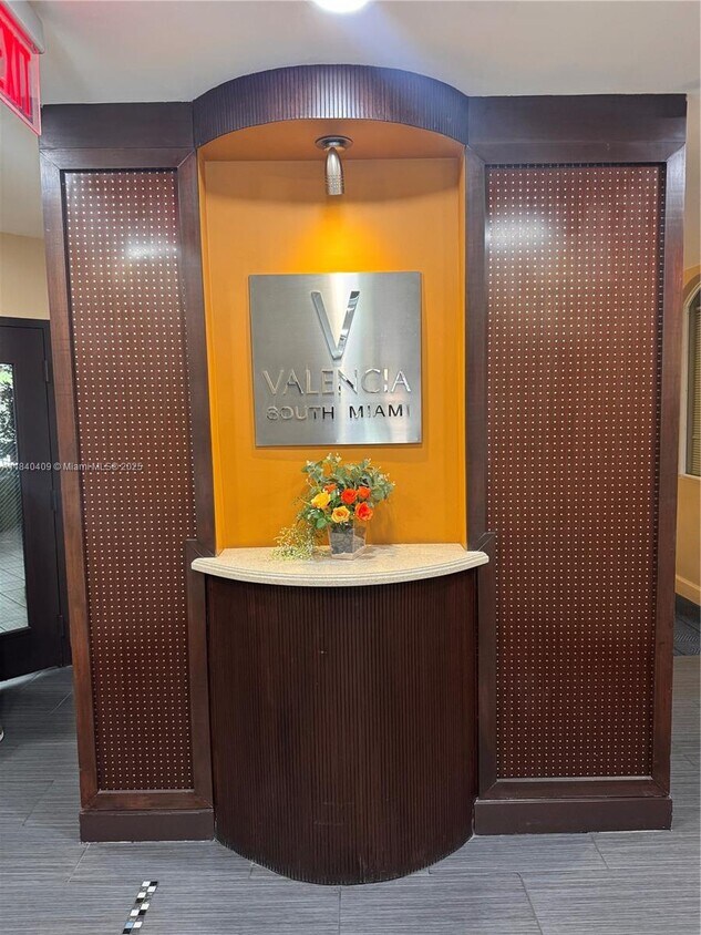 Foto principal - 6001 SW 70th St