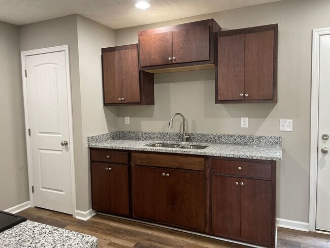 Foto del edificio - COMING SOON...Charming Townhome Minutes from Tim's Ford Lake!