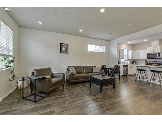Building Photo - 898 N 18th Ave