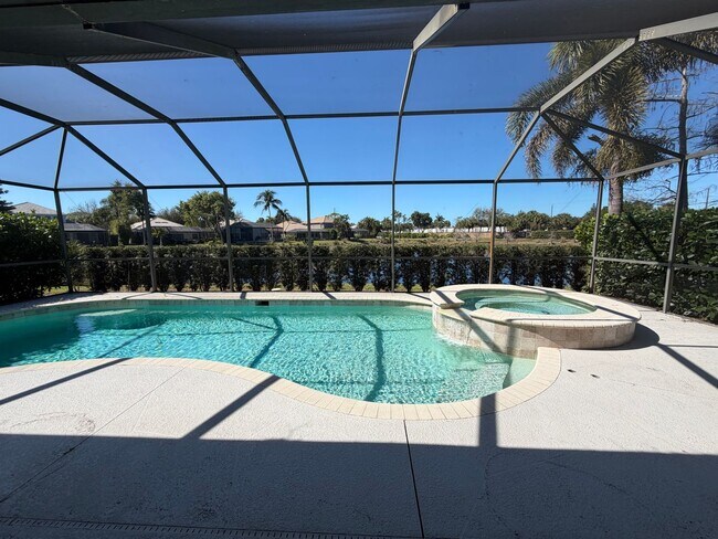 Foto del edificio - ANNUAL RENTAL - 3 BED / 2 BATH POOL HOME IN AUTUMN WOODS