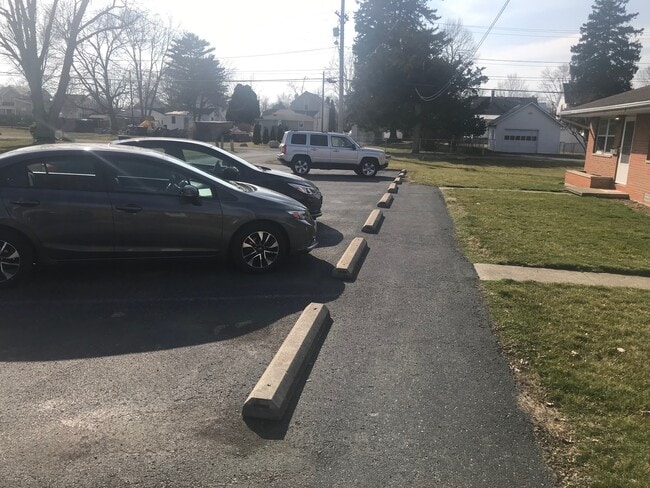 Off street reserved parking - 212 Court Ruelle