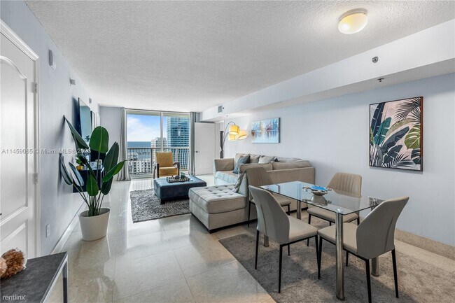 Foto del edificio - 2 br, 2 bath Condo - 1200 Brickell Bay Dr ...