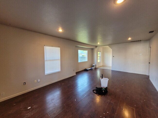 Building Photo - 1473 N Del Mar Ave