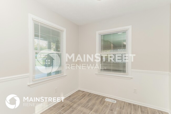 Foto del edificio - 246 Timber Lake Cir
