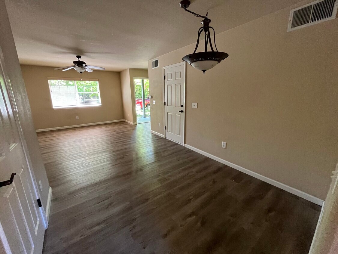 Foto principal - 2317 Northcoast St