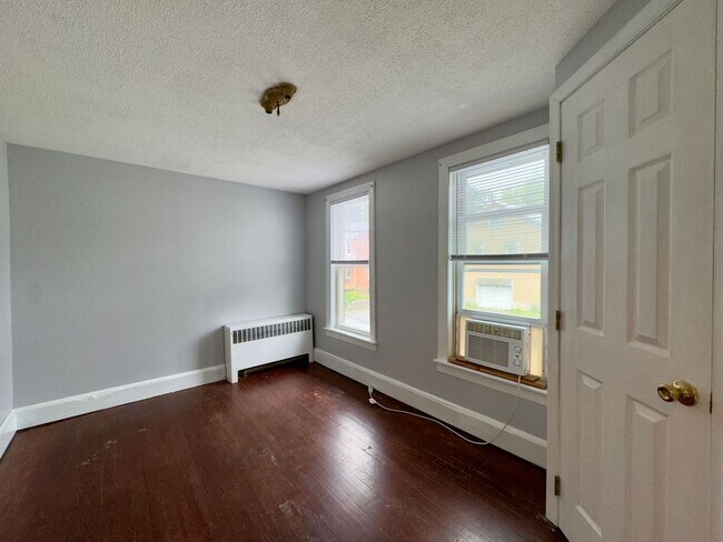Foto del edificio - Charming 2-Bedroom Townhome with Spacious ...