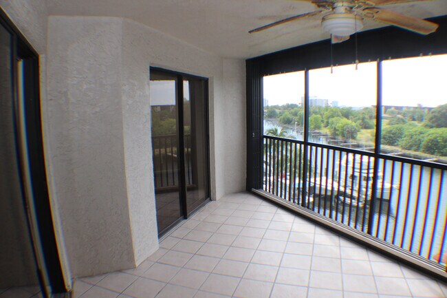 Foto del edificio - 2/2 Condo with Marina and River Views-Includes cable and water