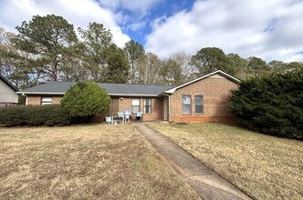 Building Photo - 250-252 E Paces Dr