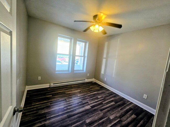 Building Photo - 705 N 4th St