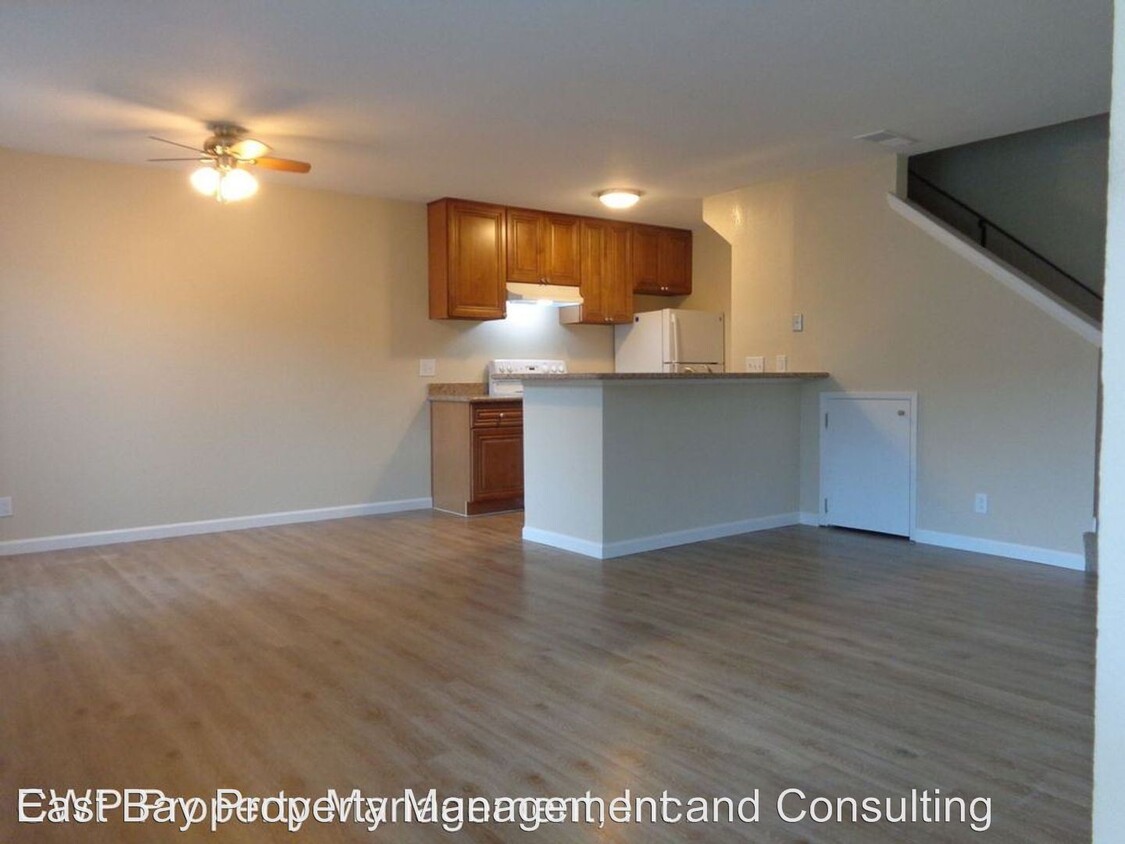 Primary Photo - 2 br, 1 bath Apartment - 43324 Grimmer Blvd.
