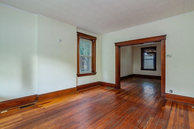 Foto del edificio - 633 Riddle Road