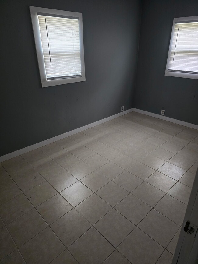 Foto del edificio - 1611 S Oakwood Ave