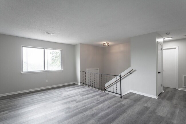 Foto del edificio - 833 Sylvan Dr