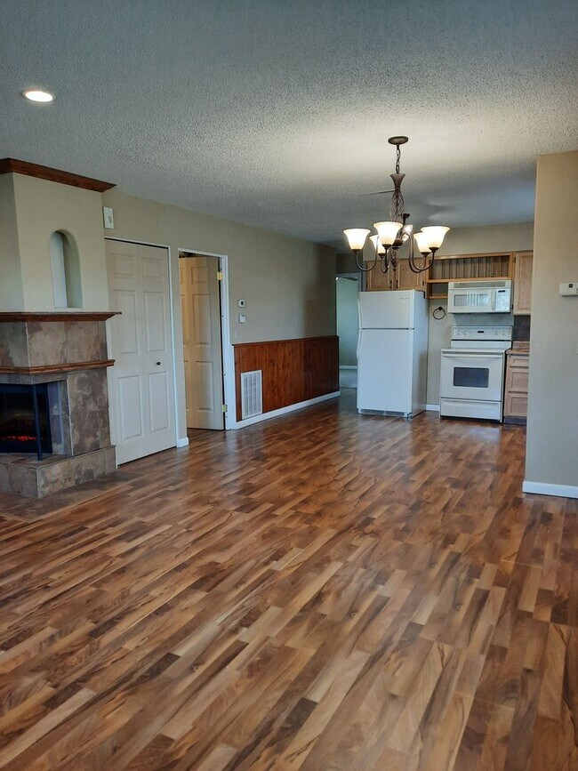 Foto del edificio - 3 BED | 1 BATH | SINGLE GARAGE | SOUTH