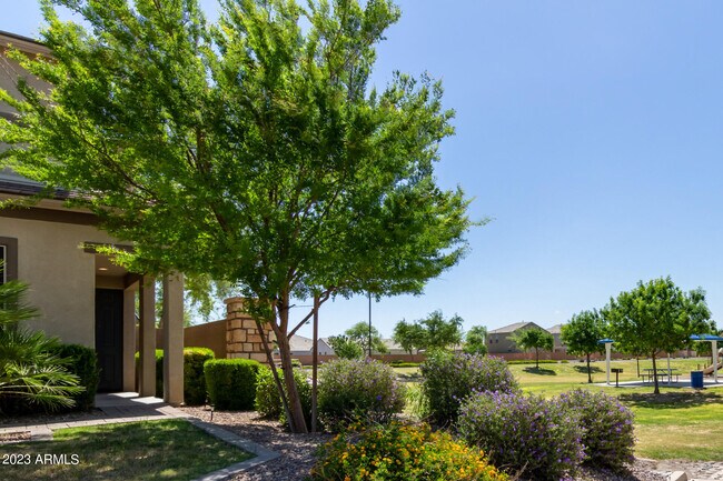 Foto del edificio - 33343 N Mildred Ln