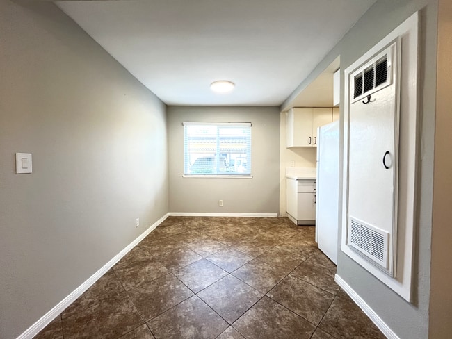 Building Photo - 12835 10th St