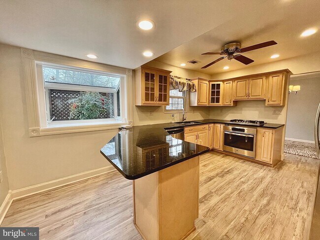 Building Photo - 1014 Allward Dr