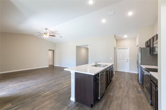 Foto del edificio - 730 SW McCall Rd