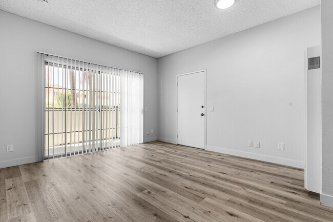 Foto del edificio - 1128 Stanley Ave
