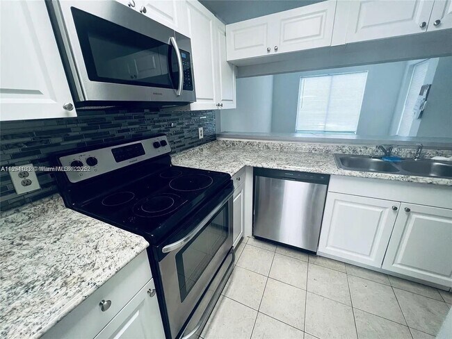 Building Photo - 1069 Coral Club Dr