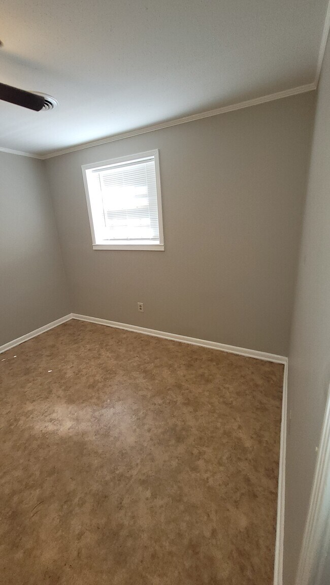 Foto del edificio - 129 Reservoir Ridge Dr