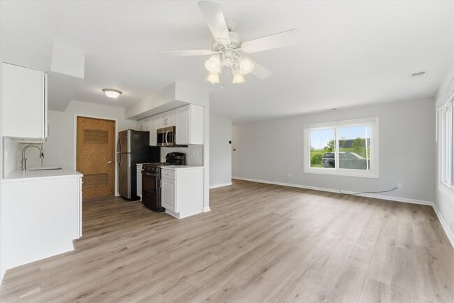 Building Photo - 15826 Farm Hill Dr