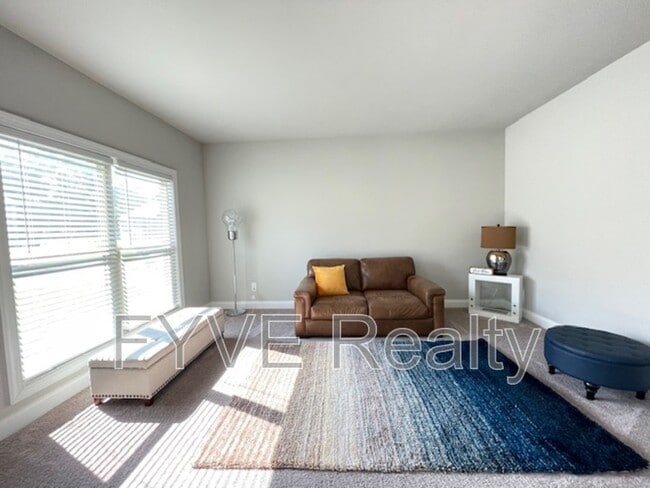 Building Photo - 5009 Lynnonhall Ct