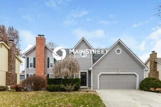 Building Photo - 1624 NE Debonair Dr
