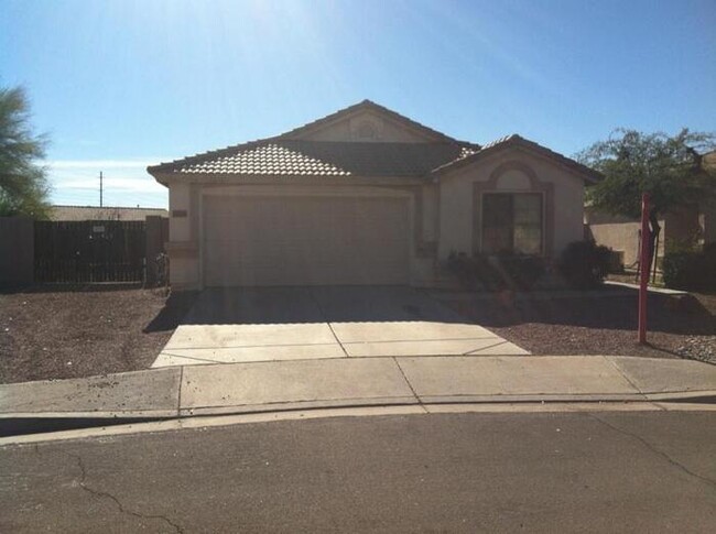 Building Photo - Surprise Home with Pool and Large Lot