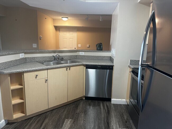 Building Photo - 1 bedroom, 1 bath condo