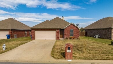 Building Photo - 110 Vienne Pl