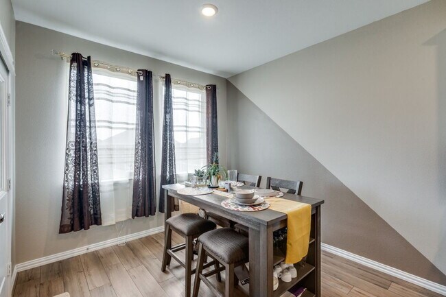 Foto del edificio - Beautiful 4BR/2BA Home with Open Floor Plan