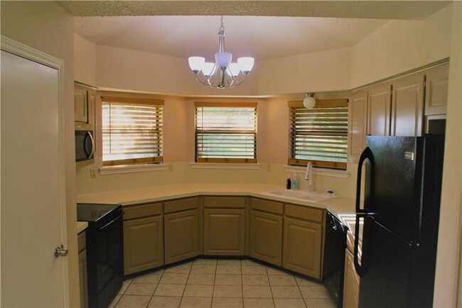 Building Photo - 112 Retha Dr
