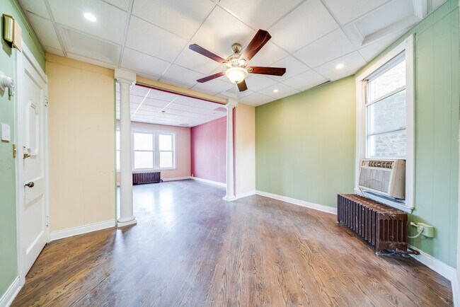 Foto del edificio - 4254 N Milwaukee Ave