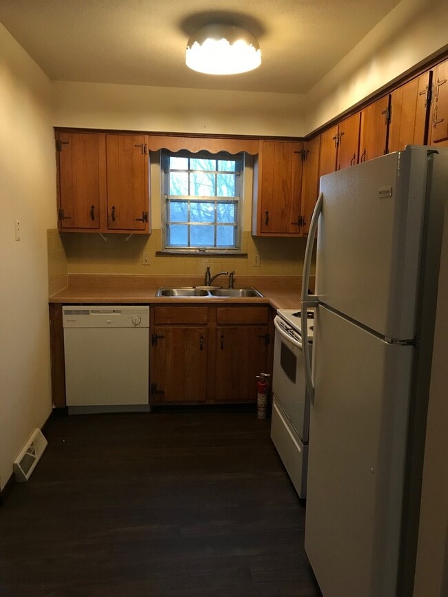 Building Photo - 1484 S Sonora Dr