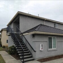 Building Photo - 2247 W Lark Ave