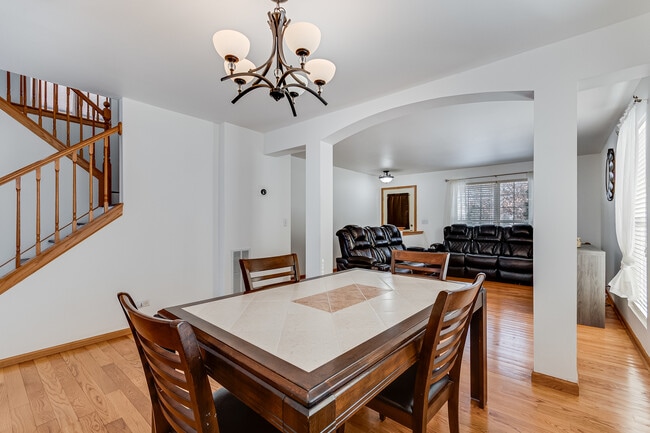 Building Photo - 1544 Suncrest Ln